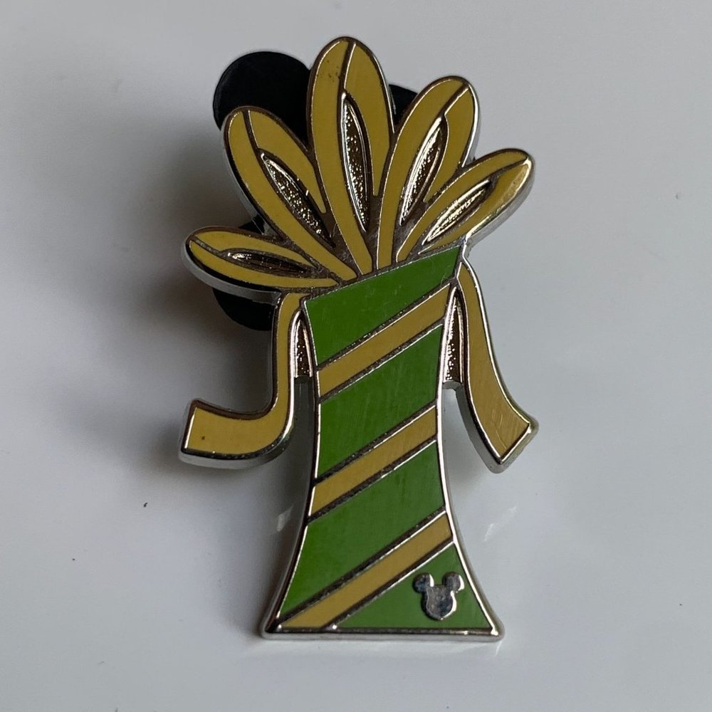 Goofy's Present Hidden Mickey Disney Trading Pin - 2019